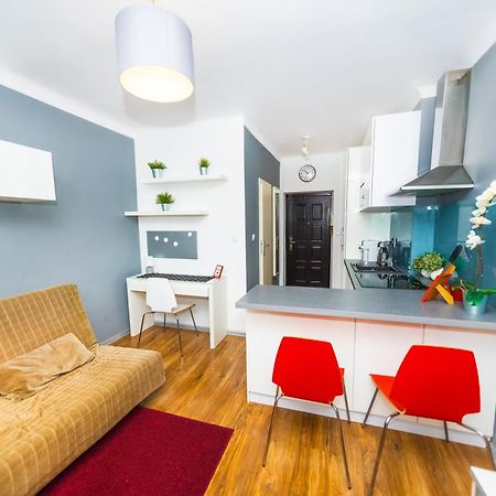 Cozy Studio Next To The Metro And City Center ワルシャワ エクステリア 写真